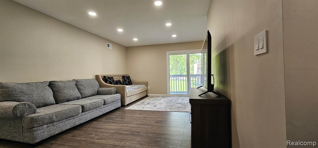 30022 W 12 MILE Road, 7, Farmington Hills, MI 48334 — Photo 11