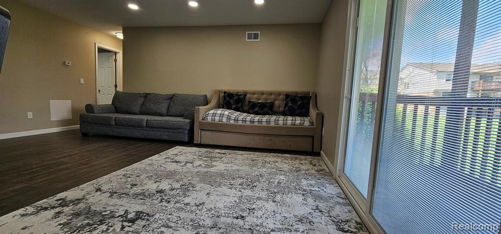 30022 W 12 MILE Road, 7, Farmington Hills, MI 48334 — Photo 12