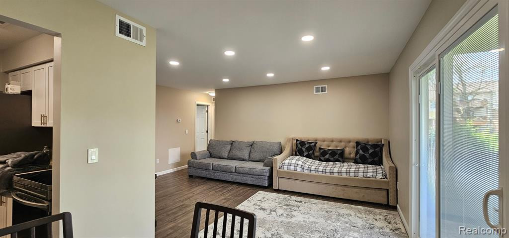 30022 W 12 MILE Road, 7, Farmington Hills, MI 48334 — Photo 13