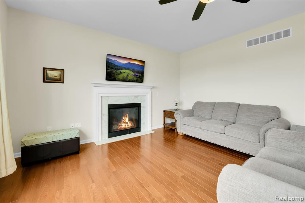 5319 MARSHLAND Court, Whitmore Lake, MI 48189 — Photo 9