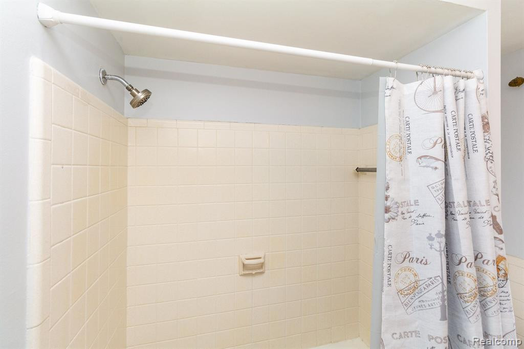 427 Miller Avenue, Rochester, MI 48307 — Photo 16
