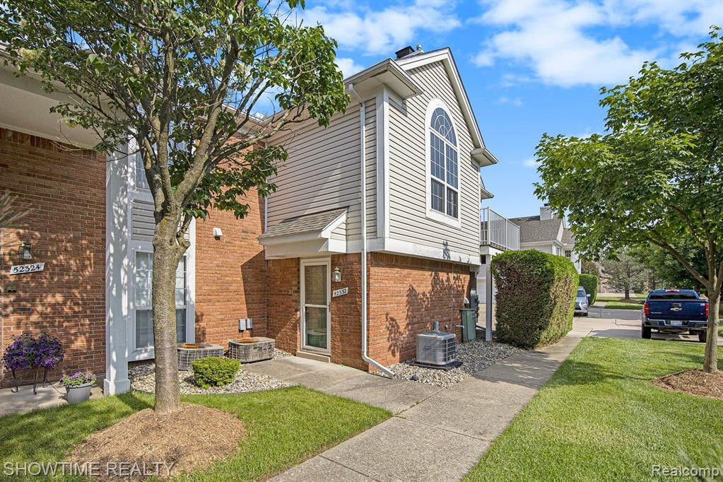 52332 STONERIDGE, Macomb, MI 48042 — front exterior
