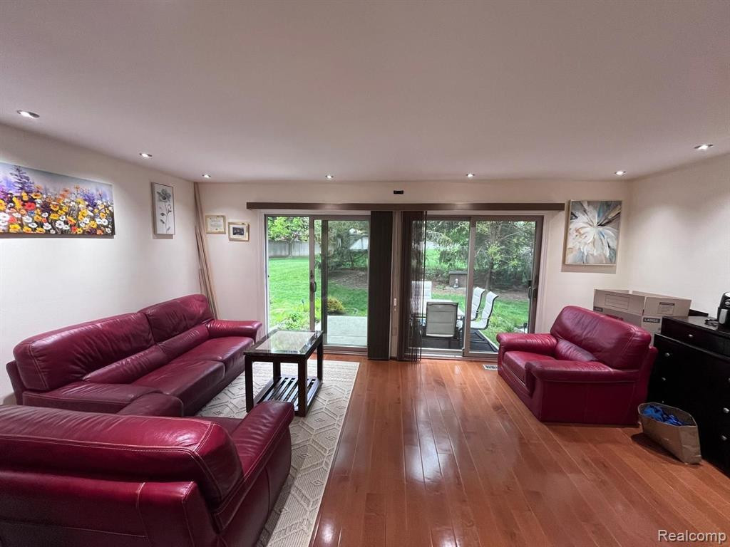 3891 OLD CREEK Road, Troy, MI 48084 — Photo 7