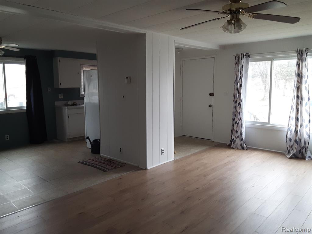 911 COLUMBIA Street, Algonac, MI 48001 — Photo 4