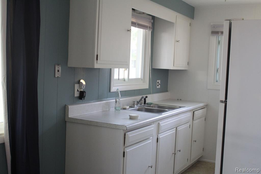 911 COLUMBIA Street, Algonac, MI 48001 — Photo 5
