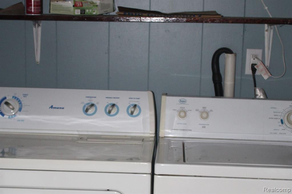 911 COLUMBIA Street, Algonac, MI 48001 — Photo 7