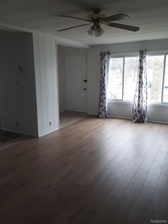911 COLUMBIA Street, Algonac, MI 48001 — Photo 13
