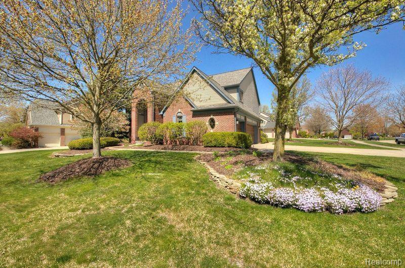 50800 WESTON Drive, Plymouth, MI 48170 — Photo 2