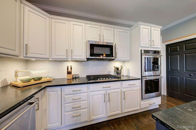50800 WESTON Drive, Plymouth, MI 48170 — Photo 13