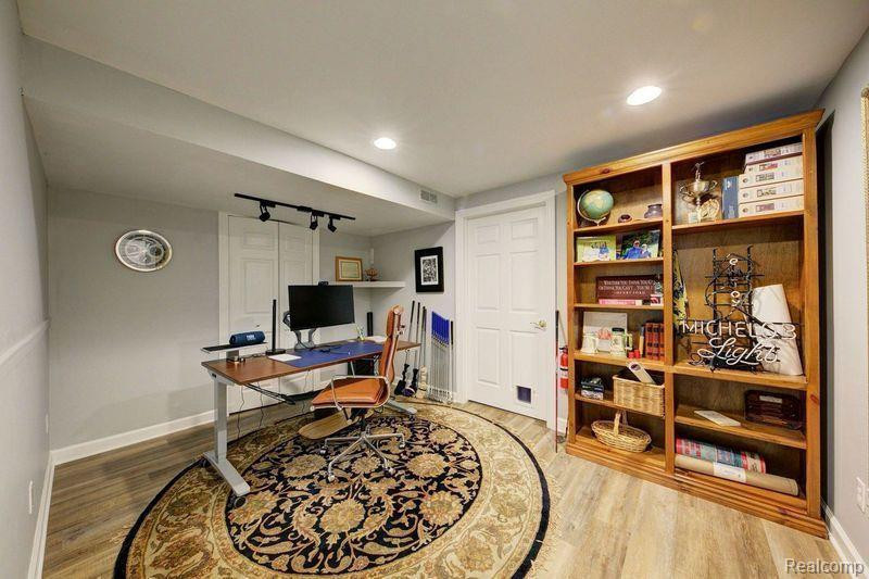 50800 WESTON Drive, Plymouth, MI 48170 — Photo 47