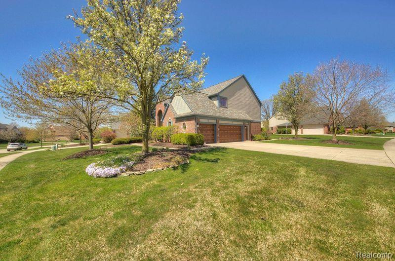 50800 WESTON Drive, Plymouth, MI 48170 — Photo 59
