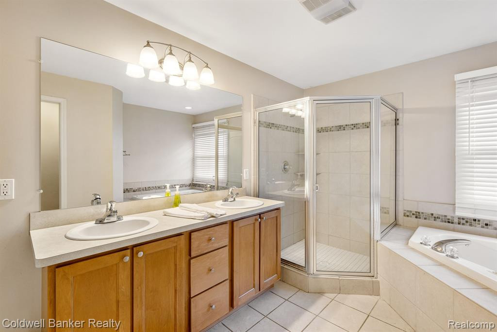 6742 CANTERBURY Lane, Clarkston, MI 48348 — Photo 25
