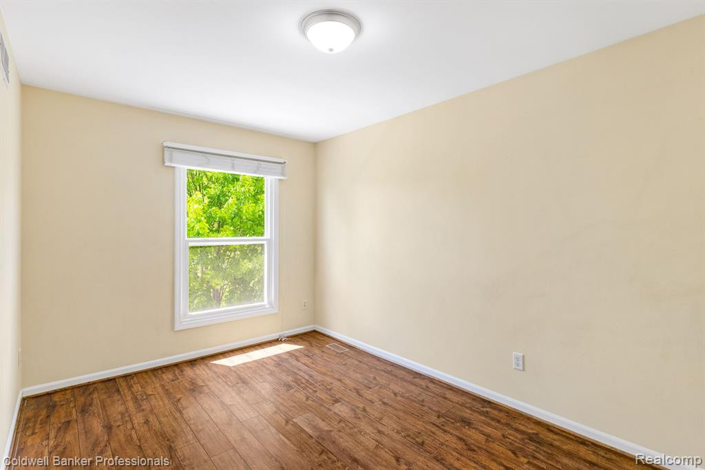6742 CANTERBURY Lane, Clarkston, MI 48348 — Photo 30