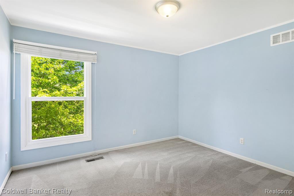6742 CANTERBURY Lane, Clarkston, MI 48348 — Photo 33