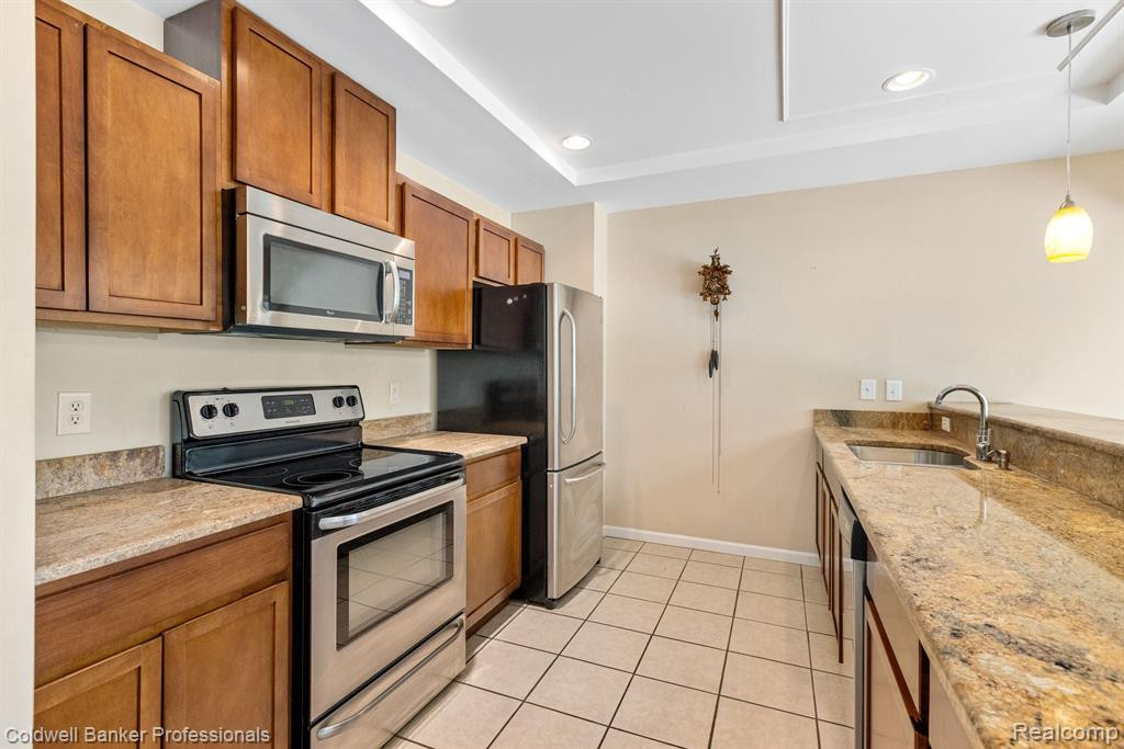 6742 CANTERBURY Lane, Clarkston, MI 48348 — Photo 41