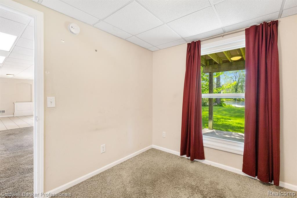 6742 CANTERBURY Lane, Clarkston, MI 48348 — Photo 42