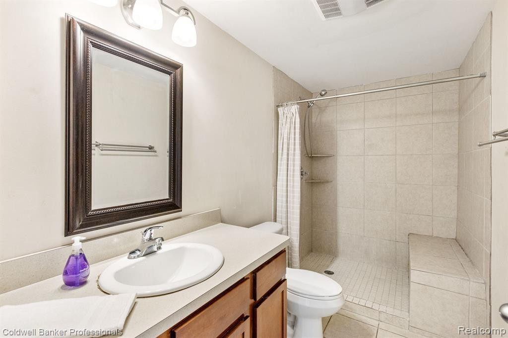6742 CANTERBURY Lane, Clarkston, MI 48348 — Photo 44