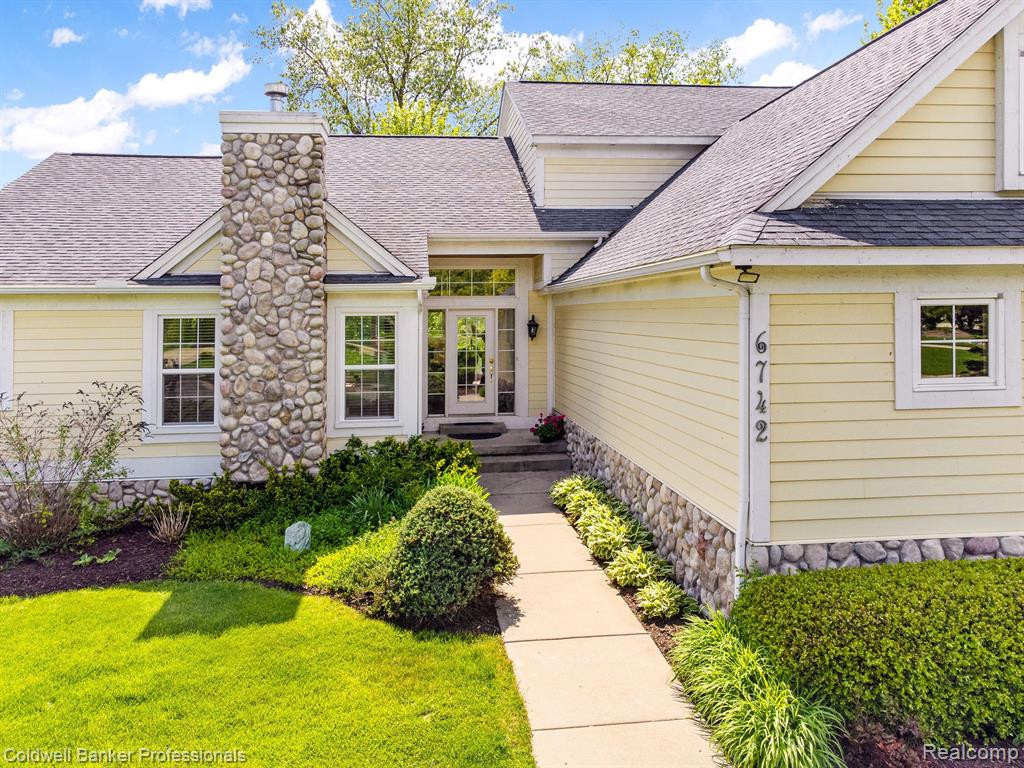 6742 CANTERBURY Lane, Clarkston, MI 48348 — Photo 51
