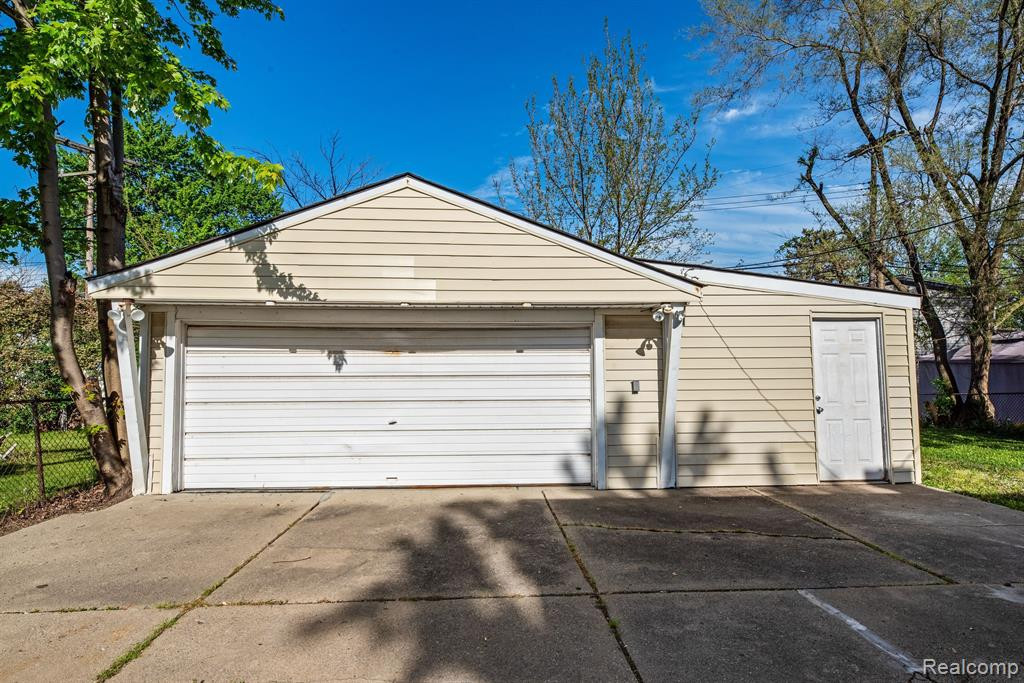 620 MIDDLEBELT Road, Garden City, MI — Photo 2