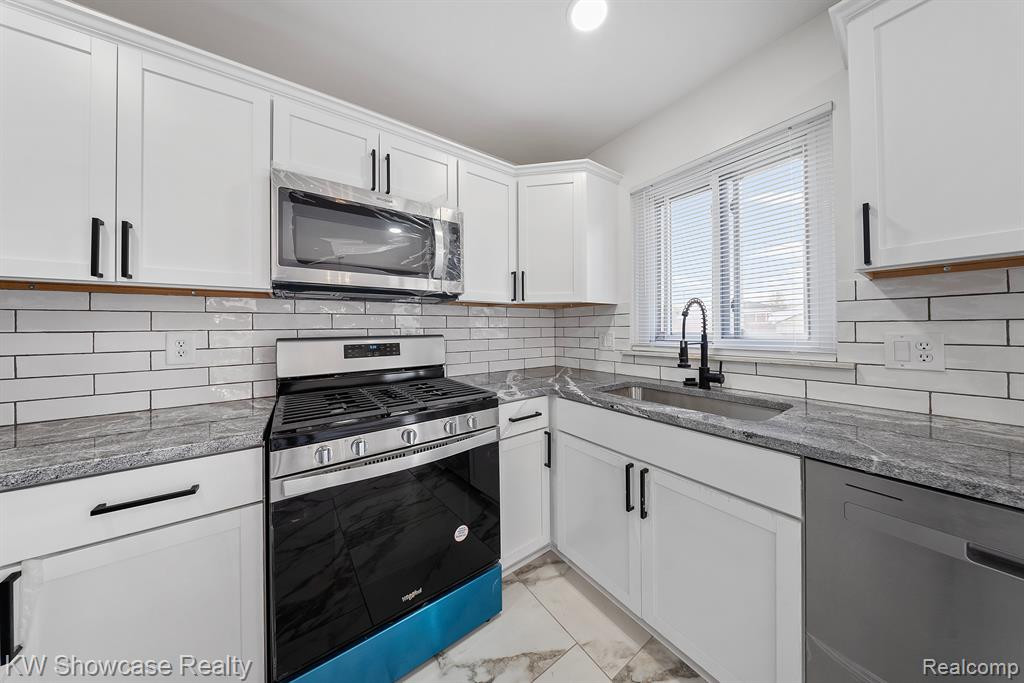 10641 N OAK Drive, Ferndale, MI 48220 — Photo 8