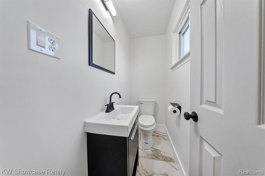 10641 N OAK Drive, Ferndale, MI 48220 — Photo 11