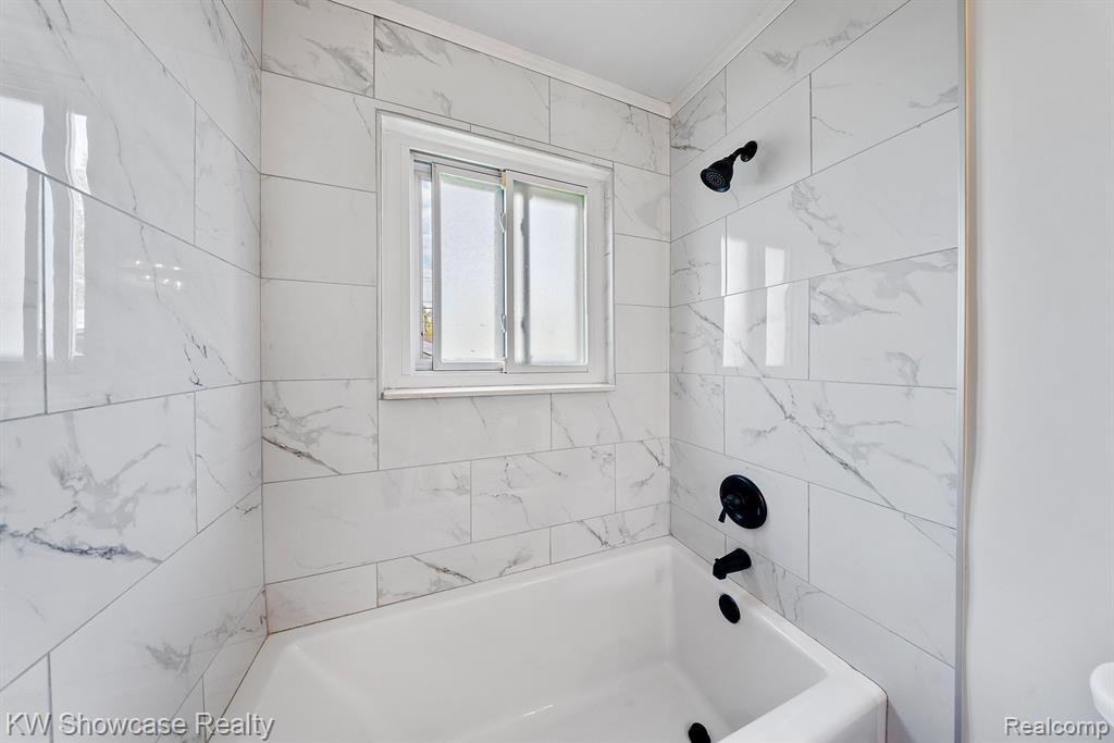 10641 N OAK Drive, Ferndale, MI 48220 — Photo 12