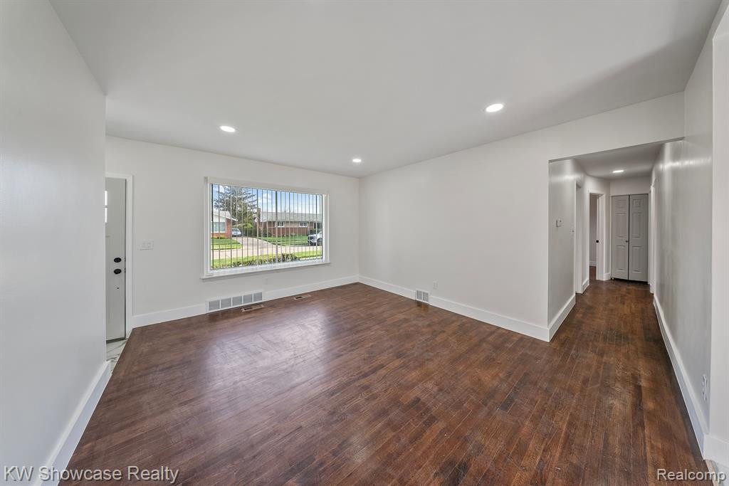 10641 N OAK Drive, Ferndale, MI 48220 — Photo 17