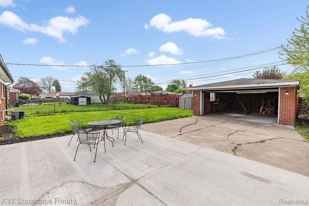 10641 N OAK Drive, Ferndale, MI 48220 — Photo 34