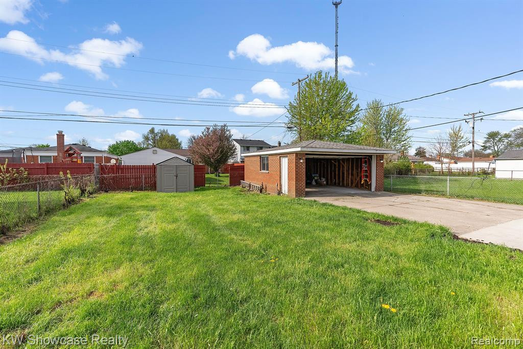 10641 N OAK Drive, Ferndale, MI 48220 — Photo 35