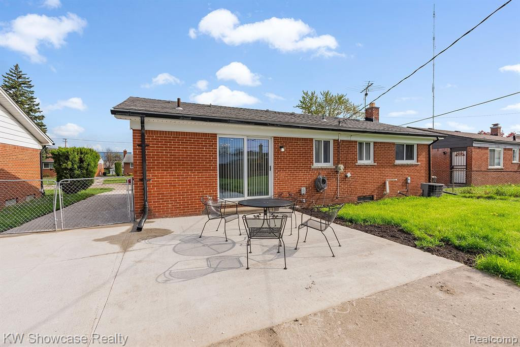 10641 N OAK Drive, Ferndale, MI 48220 — Photo 41