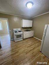 8100 MEADOW Avenue, Warren, MI 48089 — Photo 3