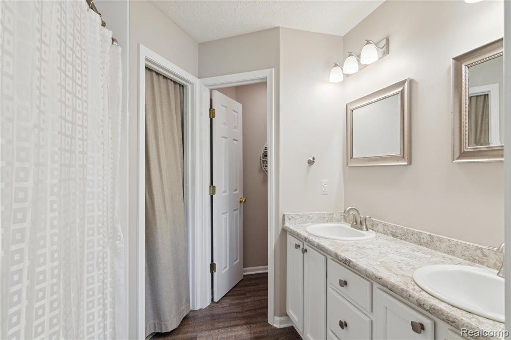6697 GOLDWIN Drive, Brighton, MI 48116 — Photo 42
