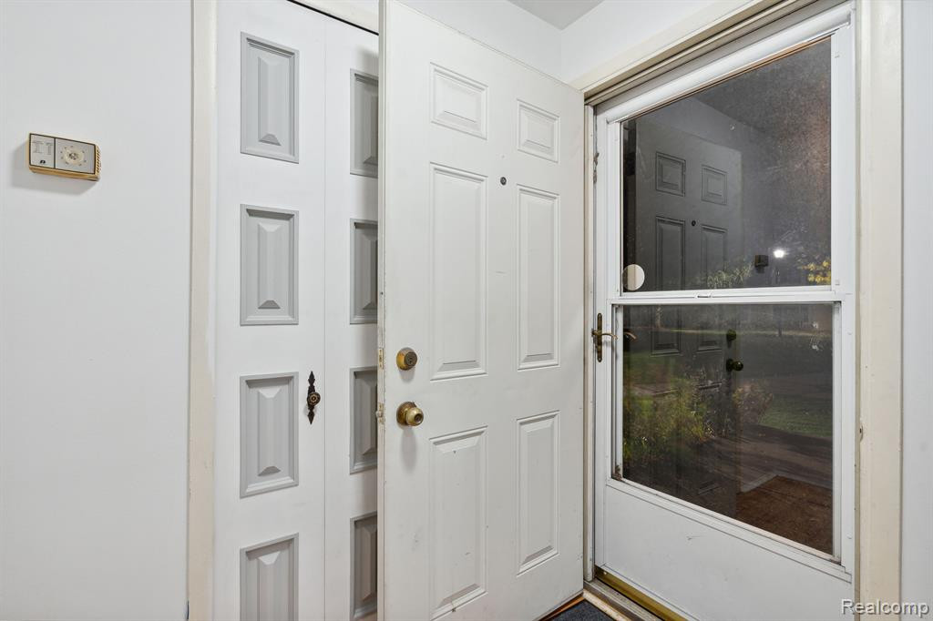 29648 CITY CENTER Drive, 4, Warren, MI 48093 — Photo 5