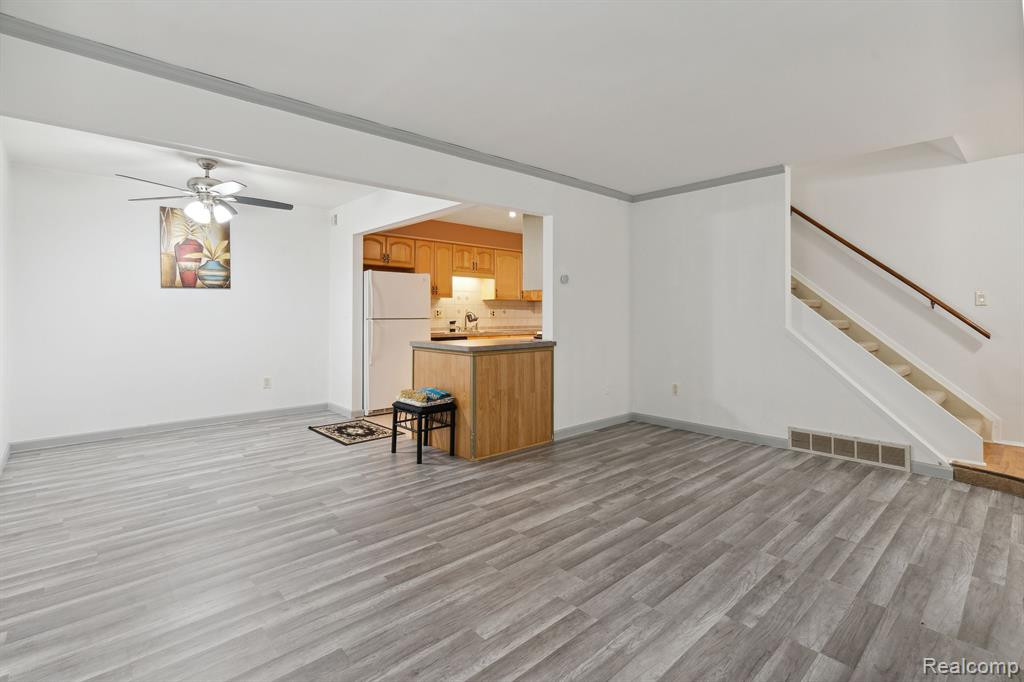 29648 CITY CENTER Drive, 4, Warren, MI 48093 — Photo 9