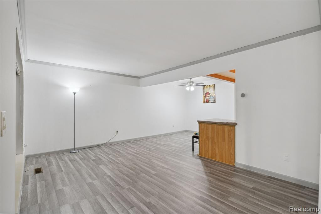 29648 CITY CENTER Drive, 4, Warren, MI 48093 — Photo 10