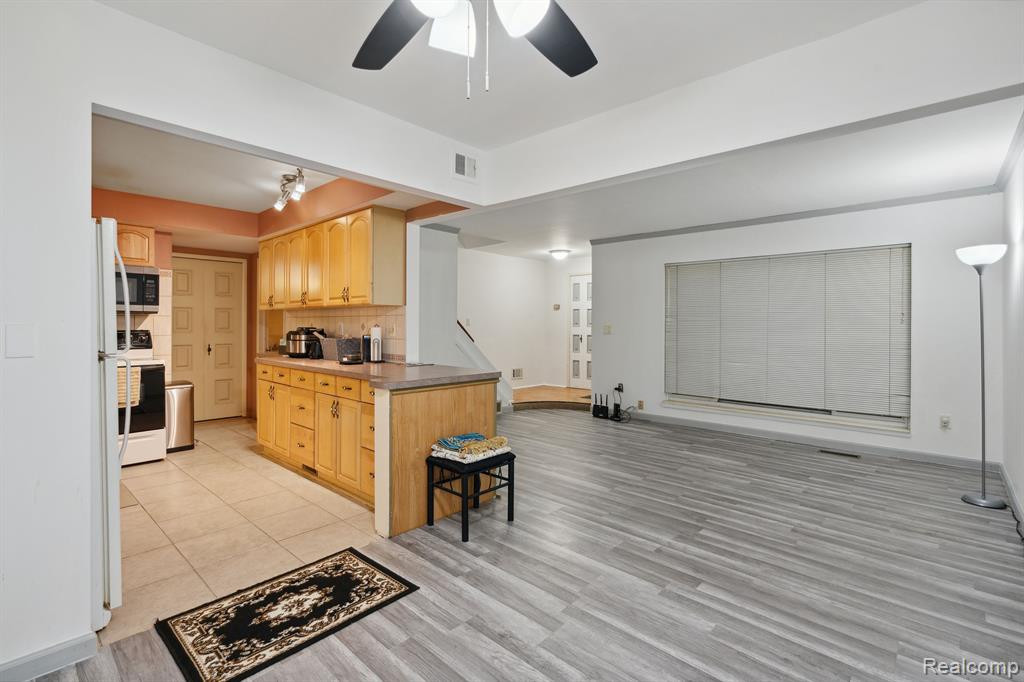 29648 CITY CENTER Drive, 4, Warren, MI 48093 — Photo 11