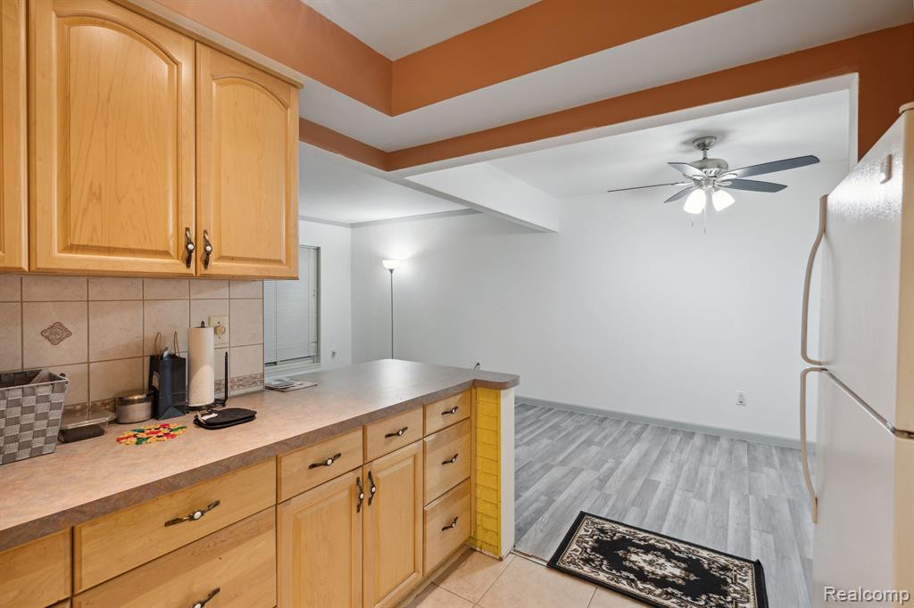 29648 CITY CENTER Drive, 4, Warren, MI 48093 — Photo 12