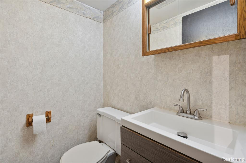 29648 CITY CENTER Drive, 4, Warren, MI 48093 — Photo 16