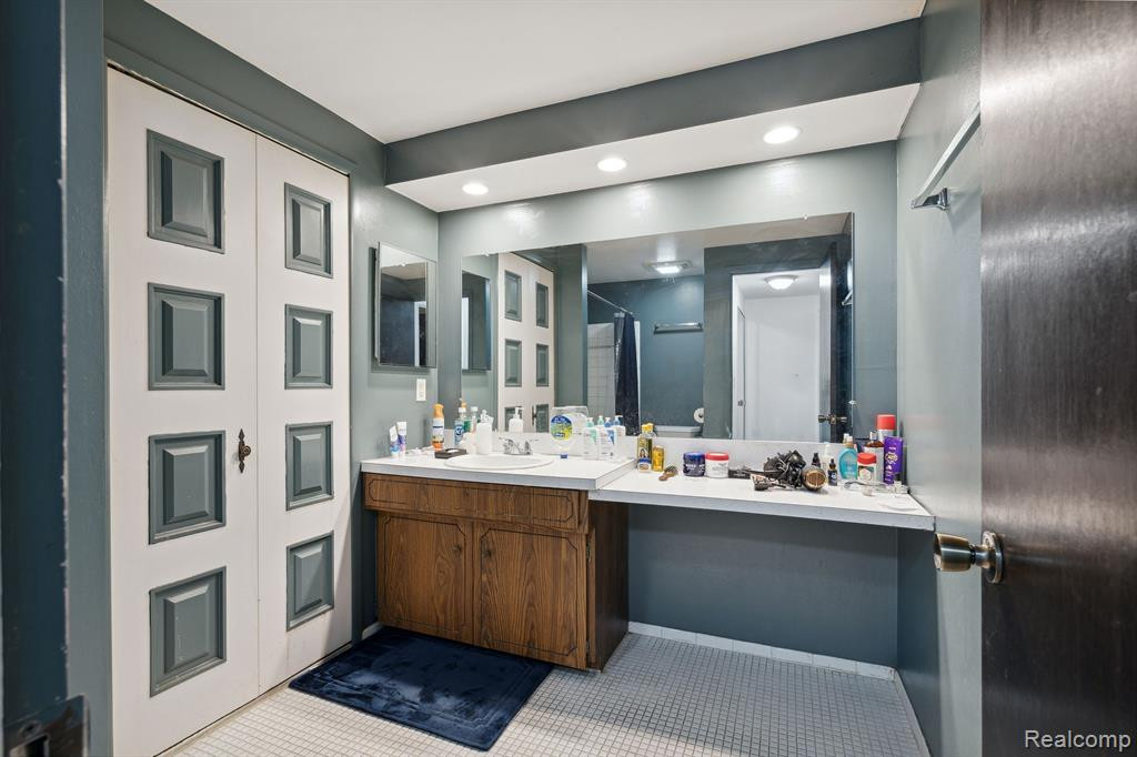 29648 CITY CENTER Drive, 4, Warren, MI 48093 — Photo 26