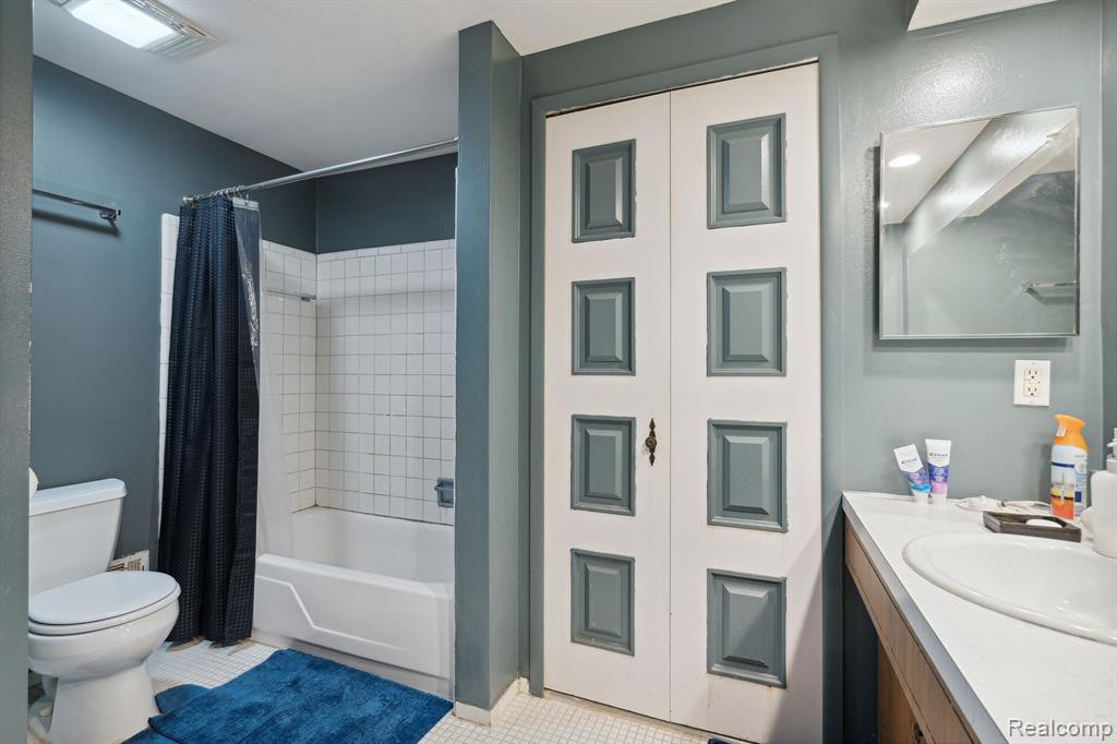 29648 CITY CENTER Drive, 4, Warren, MI 48093 — Photo 27