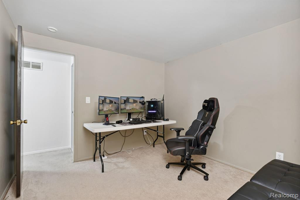 29648 CITY CENTER Drive, 4, Warren, MI 48093 — Photo 28