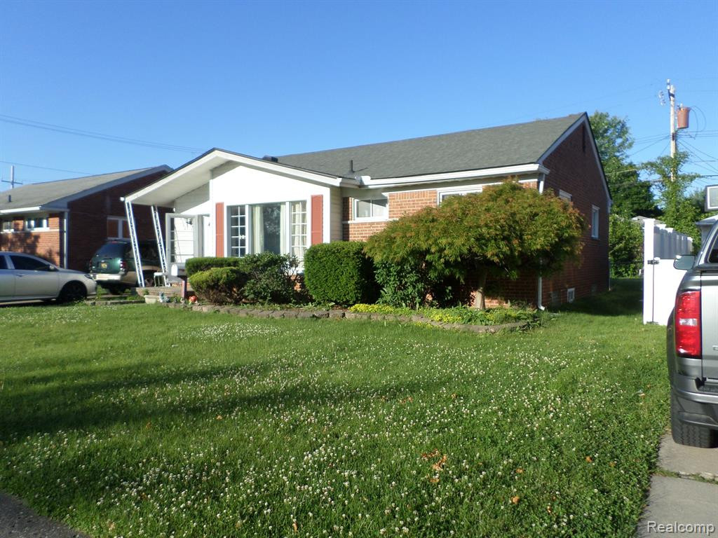 8386 COLONIAL Street, Dearborn Heights, MI 48127 — front exterior