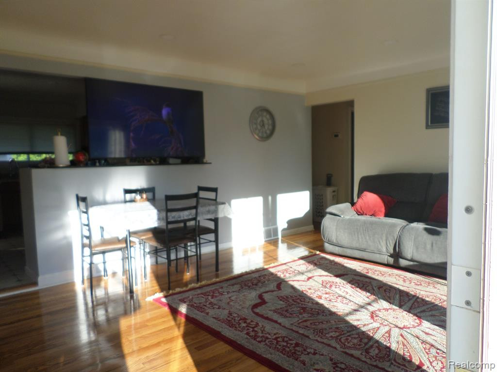 8386 COLONIAL Street, Dearborn Heights, MI 48127 — Photo 4