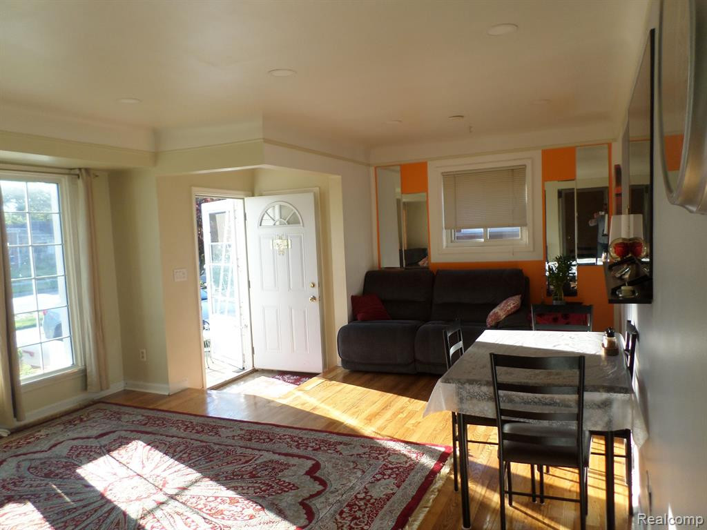8386 COLONIAL Street, Dearborn Heights, MI 48127 — Photo 6