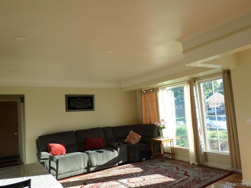 8386 COLONIAL Street, Dearborn Heights, MI 48127 — Photo 7
