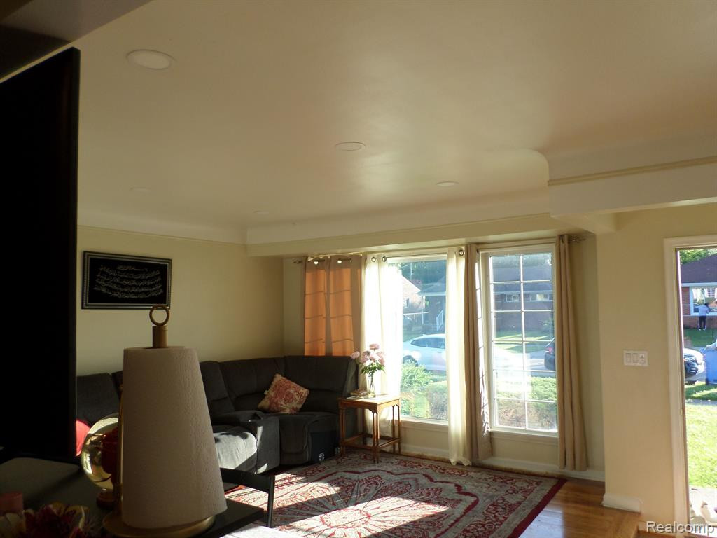 8386 COLONIAL Street, Dearborn Heights, MI 48127 — Photo 10