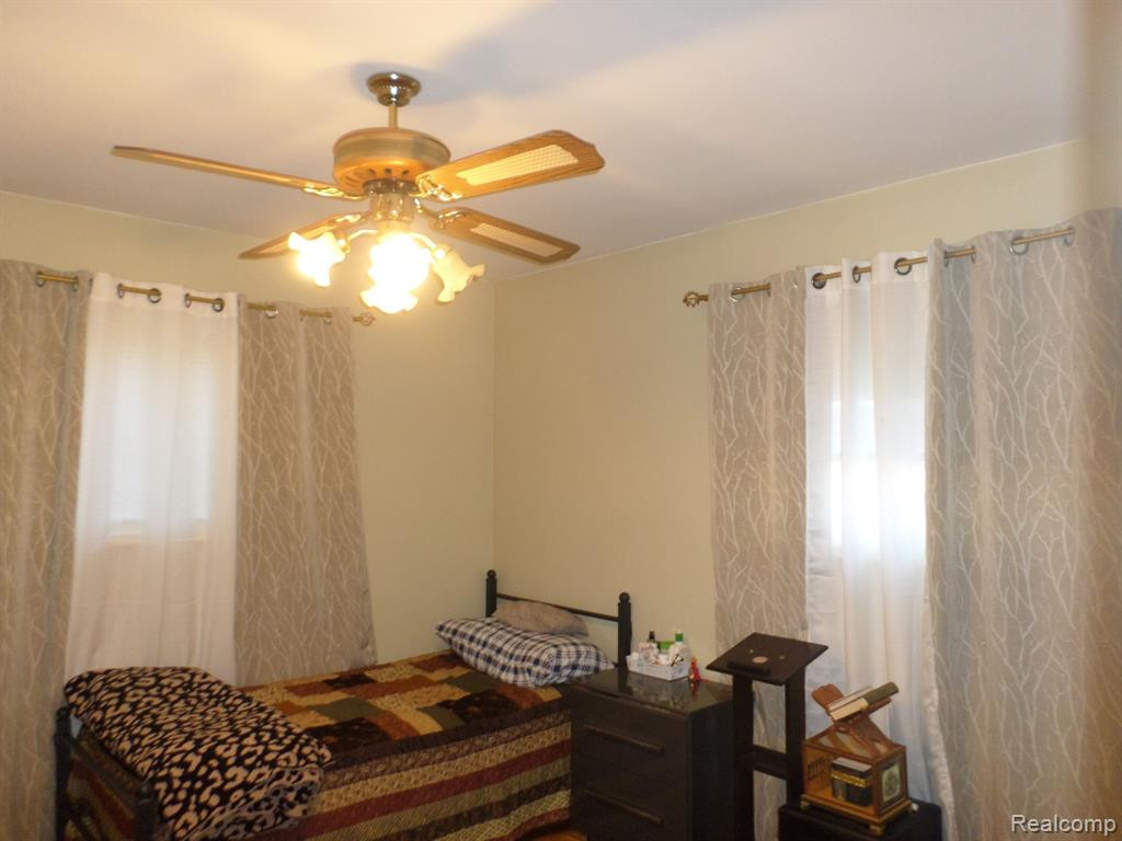 8386 COLONIAL Street, Dearborn Heights, MI 48127 — Photo 12