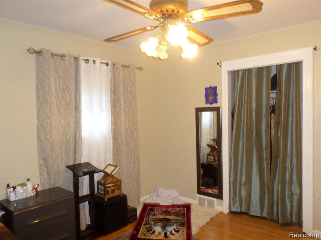8386 COLONIAL Street, Dearborn Heights, MI 48127 — Photo 13