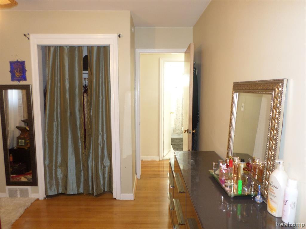 8386 COLONIAL Street, Dearborn Heights, MI 48127 — Photo 14