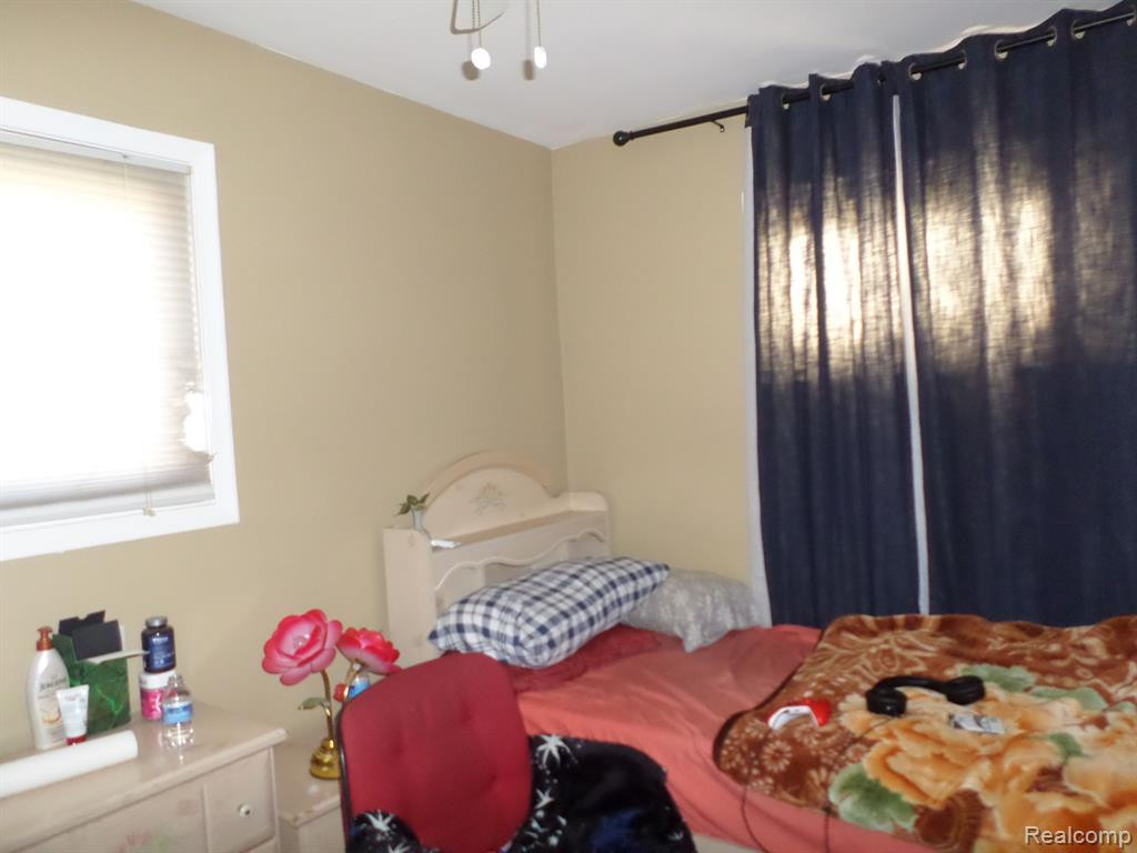 8386 COLONIAL Street, Dearborn Heights, MI 48127 — Photo 15
